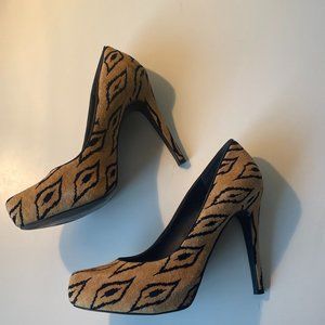 BCBG Suede Pumps size 8